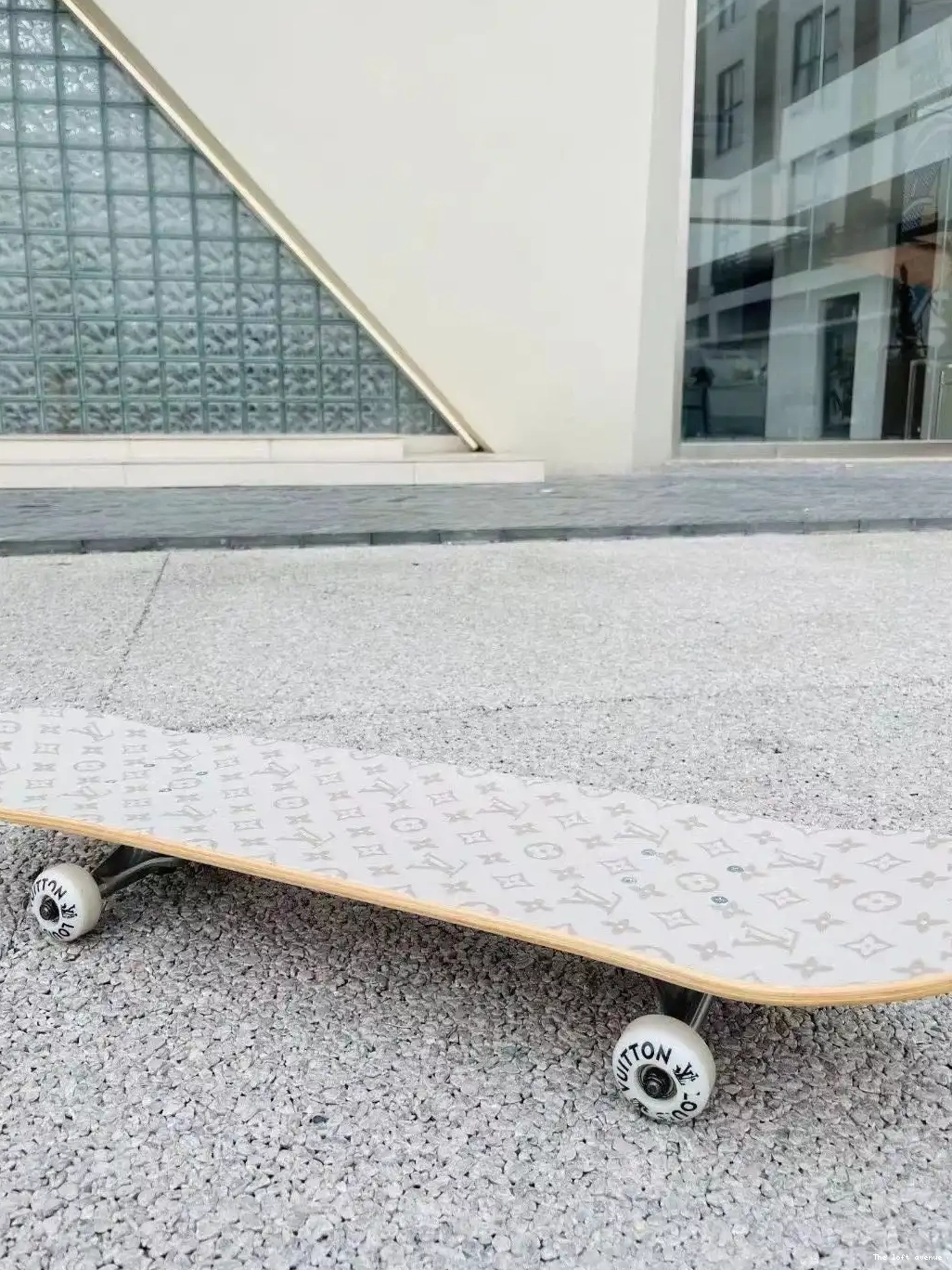 LV CUSTOM SKATEBOARD 0521